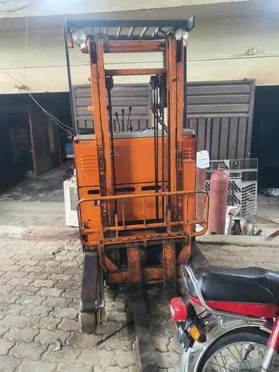 toyota full electric fork lifter