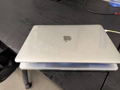 MacBook pro 2017 13 inch i5 8/256 GB