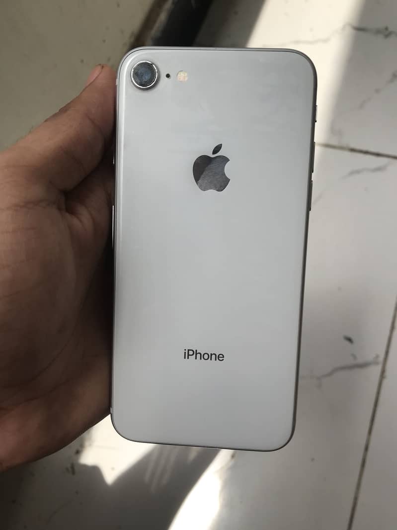Apple iPhone 8 1