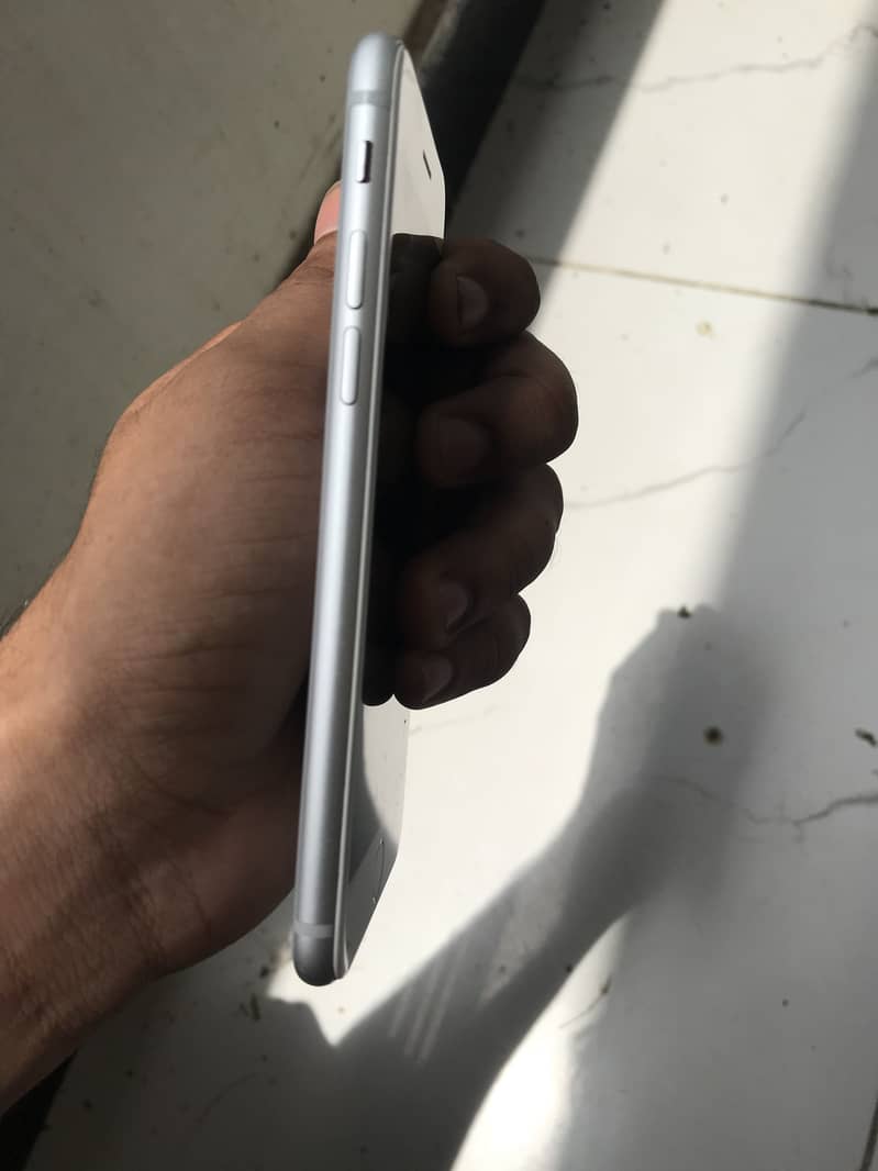 Apple iPhone 8 3