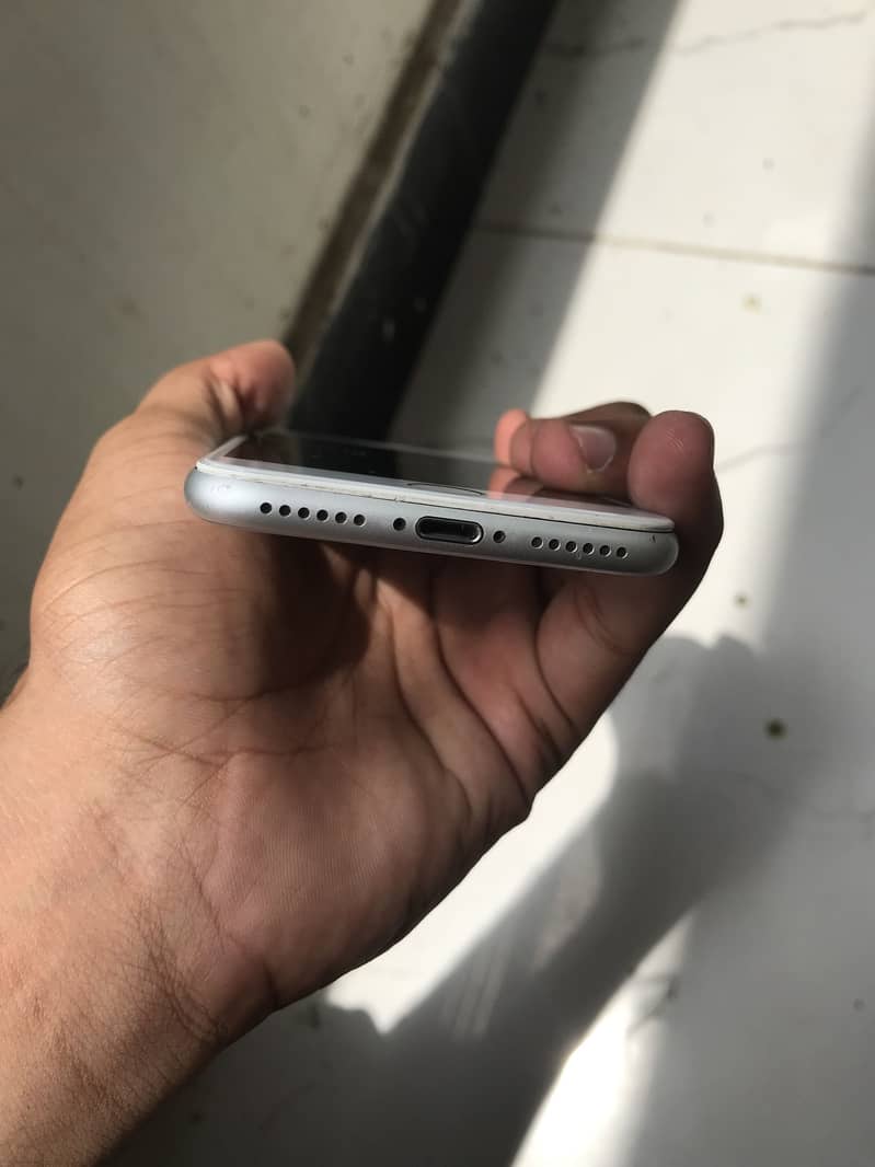 Apple iPhone 8 4