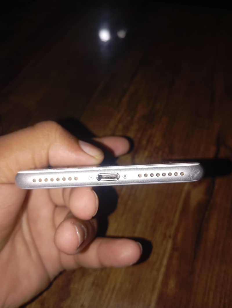 Apple iPhone 8 Plus 0