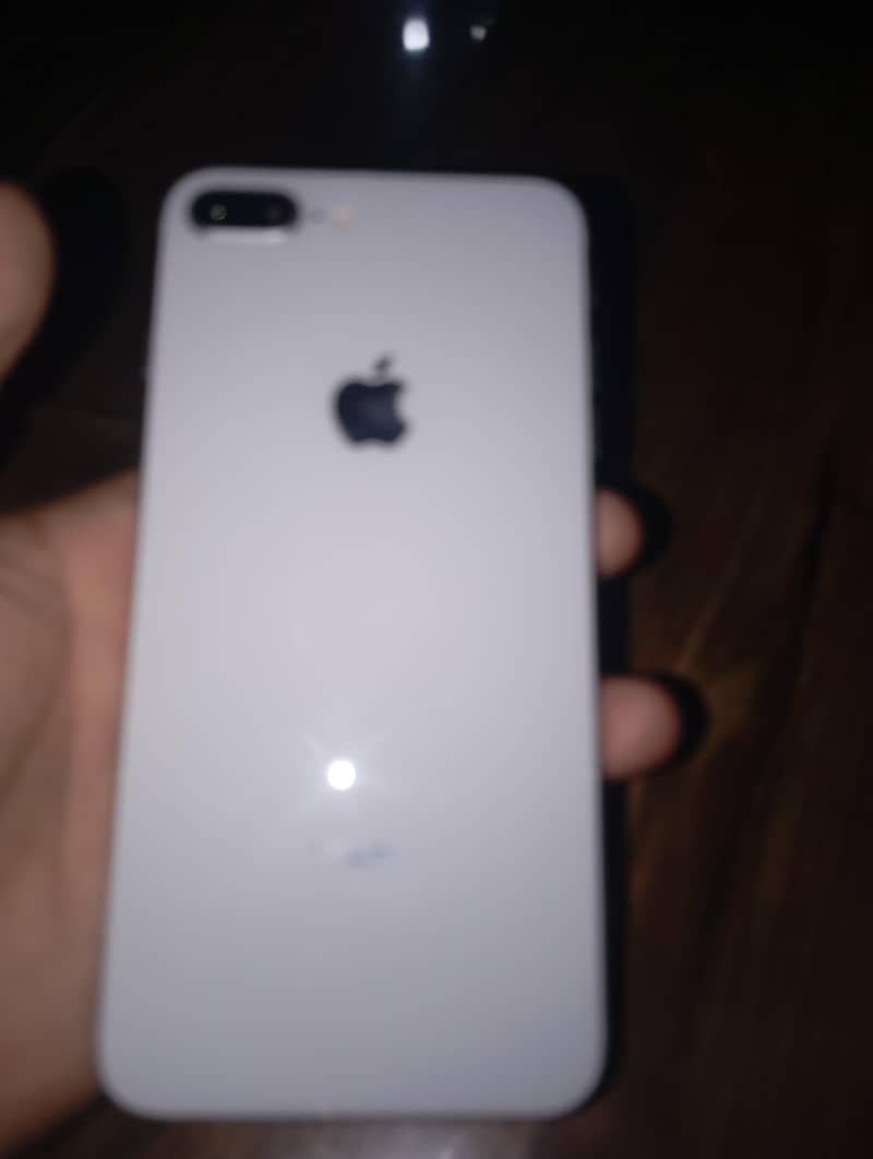 Apple iPhone 8 Plus 3