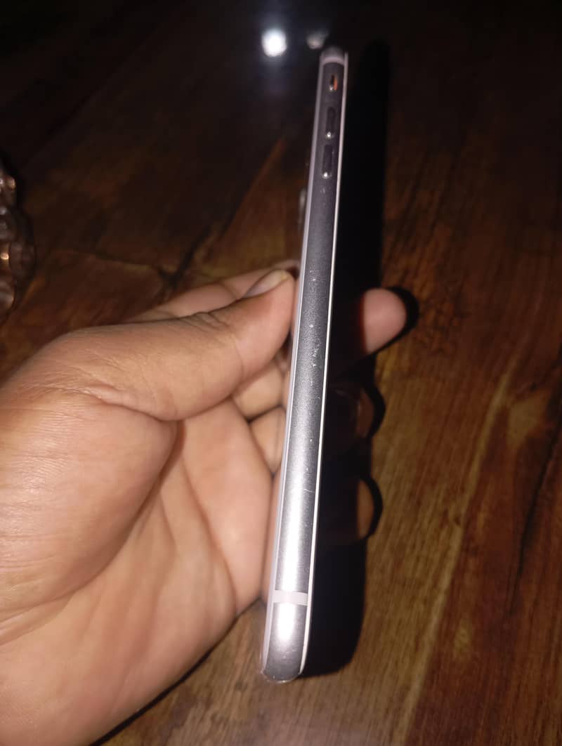 Apple iPhone 8 Plus 5