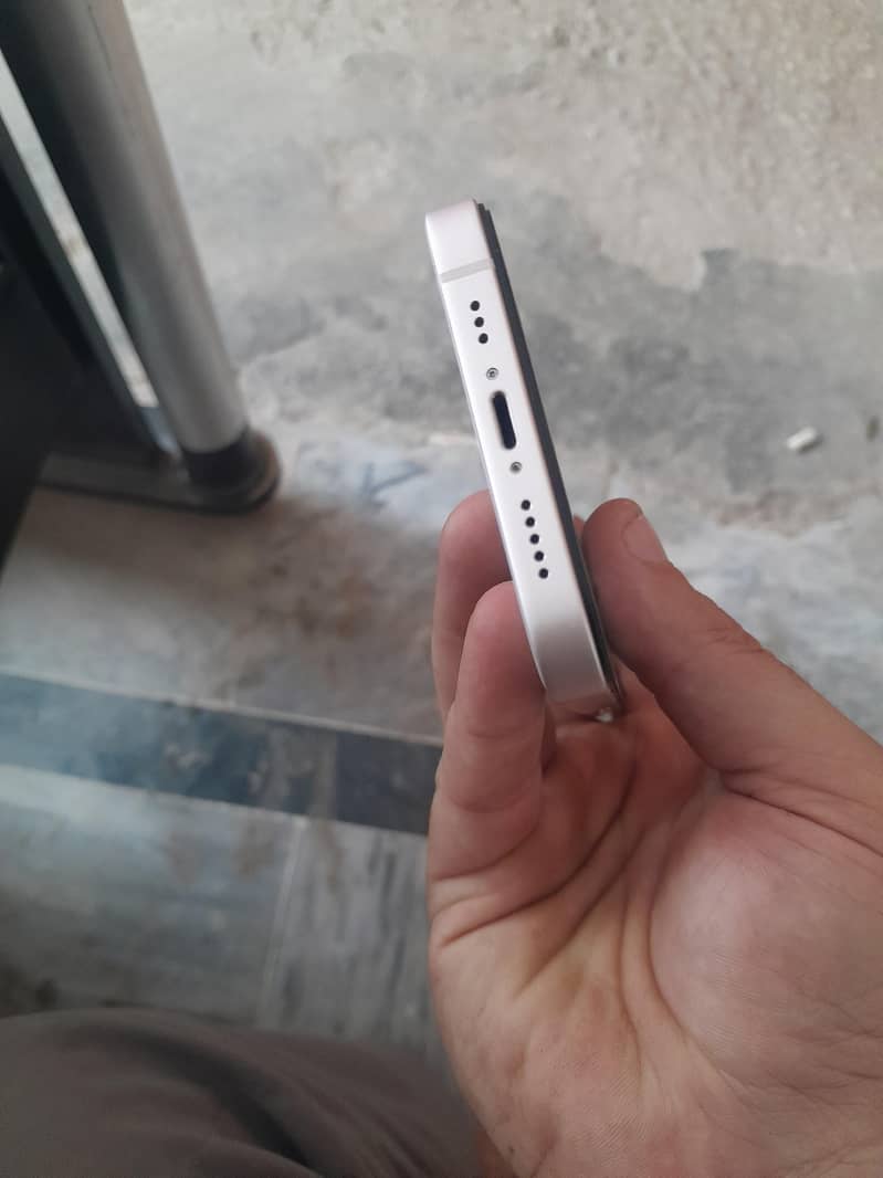 Apple iPhone 13 2
