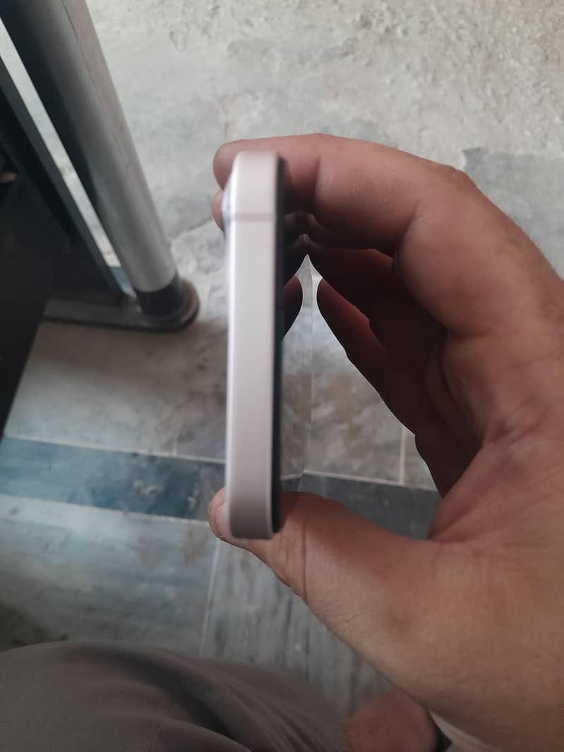 Apple iPhone 13 3