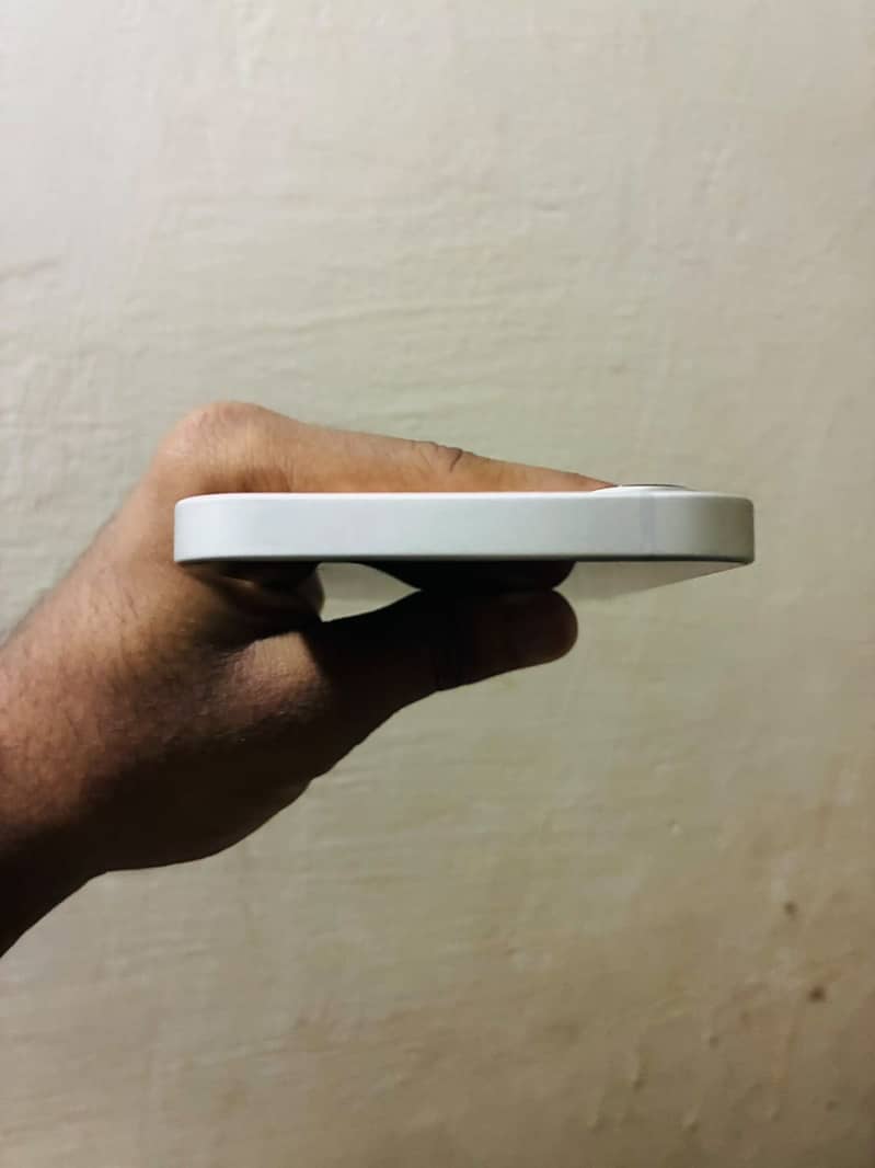 Iphone 16e 5