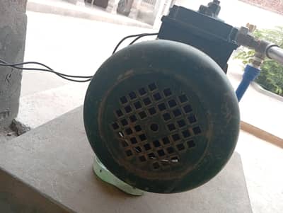 in a very good condition 200 ft bor pa chal rhi ha somoto 2hp