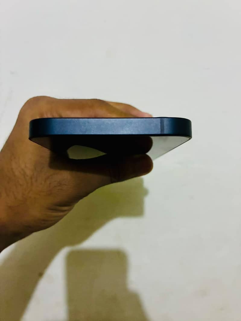 Iphone 16e 4