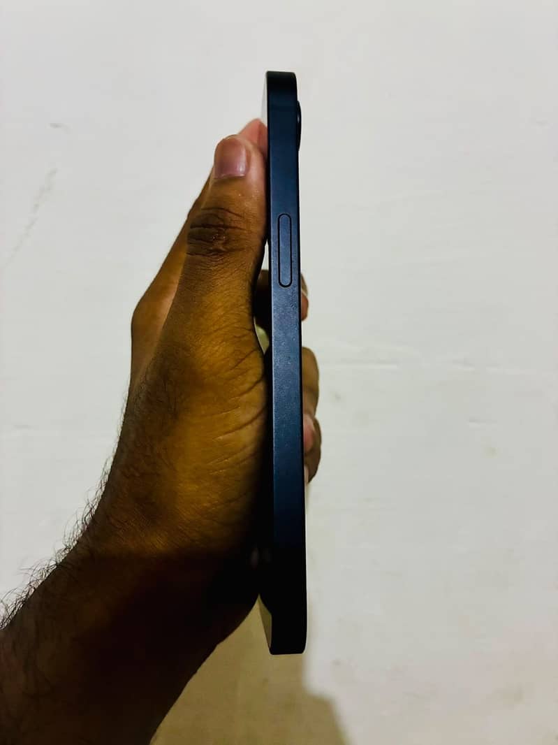 Iphone 16e 5
