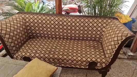 sofa in best condition available on very low price