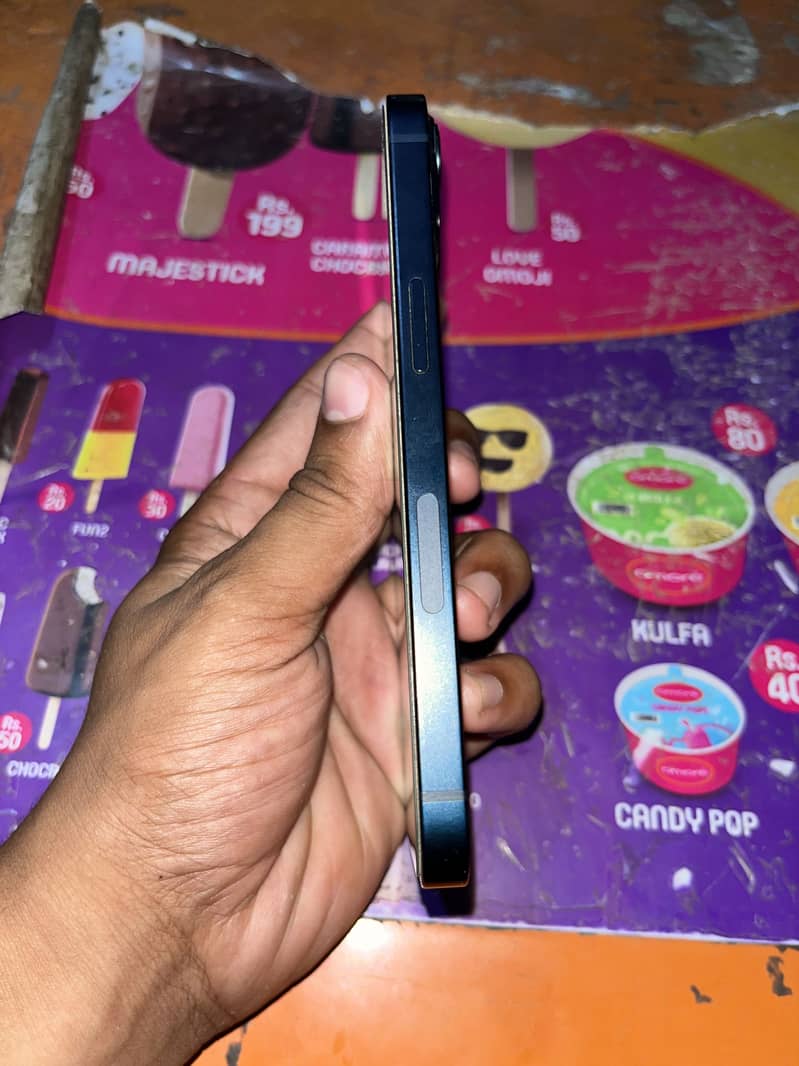 Apple iPhone 13 4