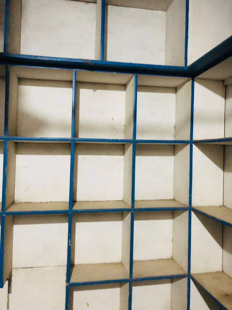 فیصل آباد میں مکمل کریانہ سٹور کے لکڑی کے ریکس برائے فروخت 5