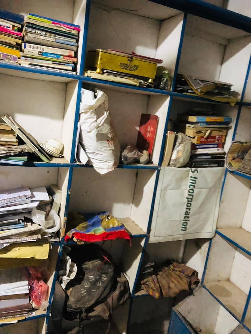 فیصل آباد میں مکمل کریانہ سٹور کے لکڑی کے ریکس برائے فروخت 6