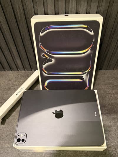 Ipad Pro M5 11 inch with Apple Pencil 10/10