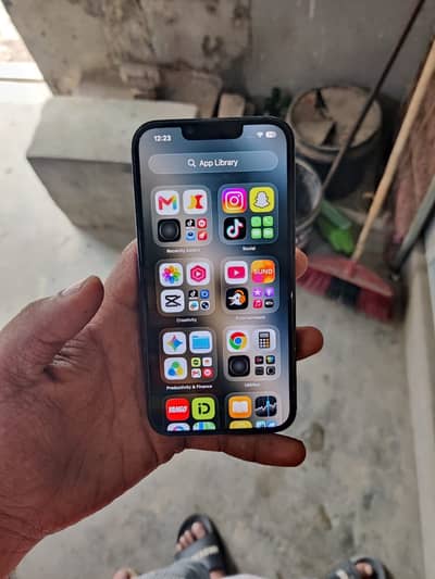 I am selling my phone iPhone 13 sim lock with Charjar cable
