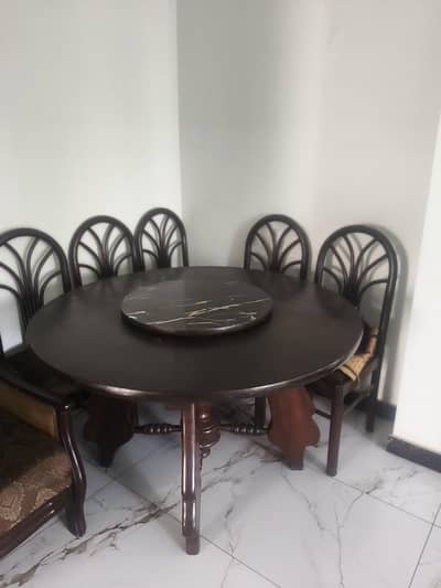 DINING TABLE FOR SALE