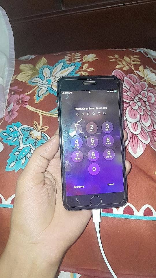 Apple iPhone 7 Plus 1