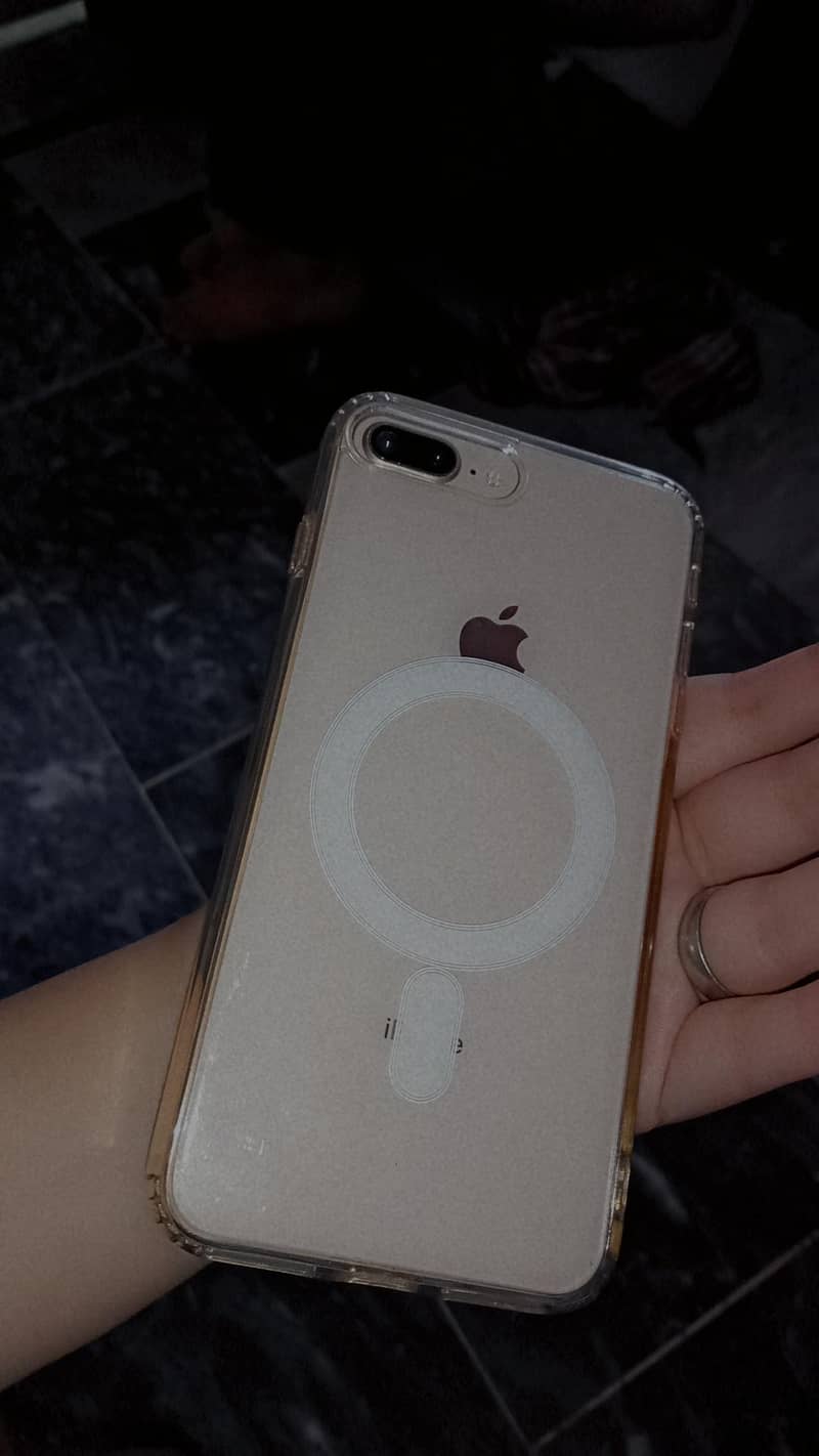 Apple iPhone 8 Plus 0