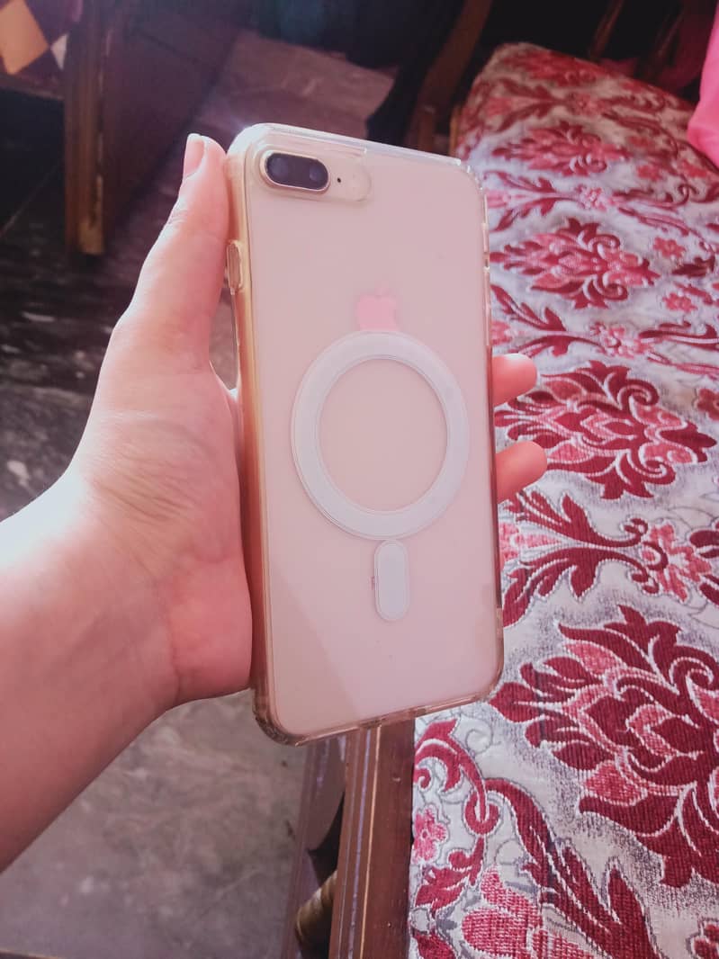 Apple iPhone 8 Plus 4