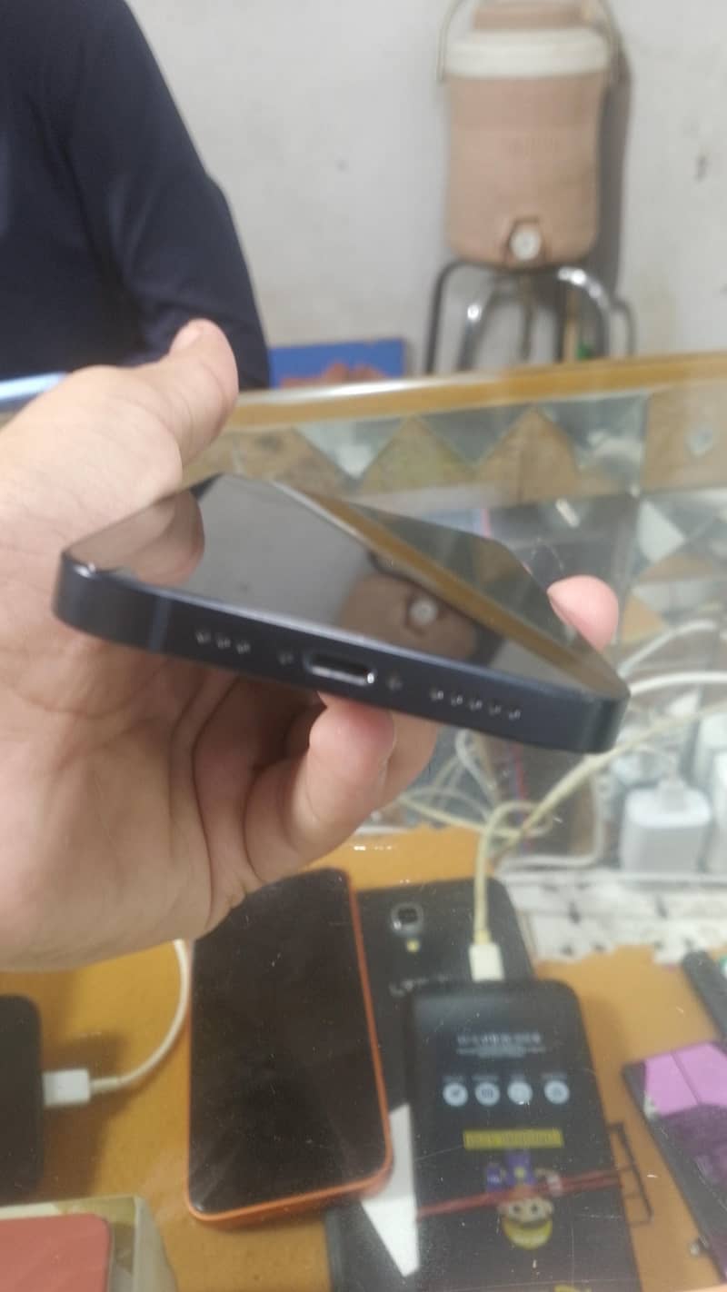 Apple iPhone 13 2