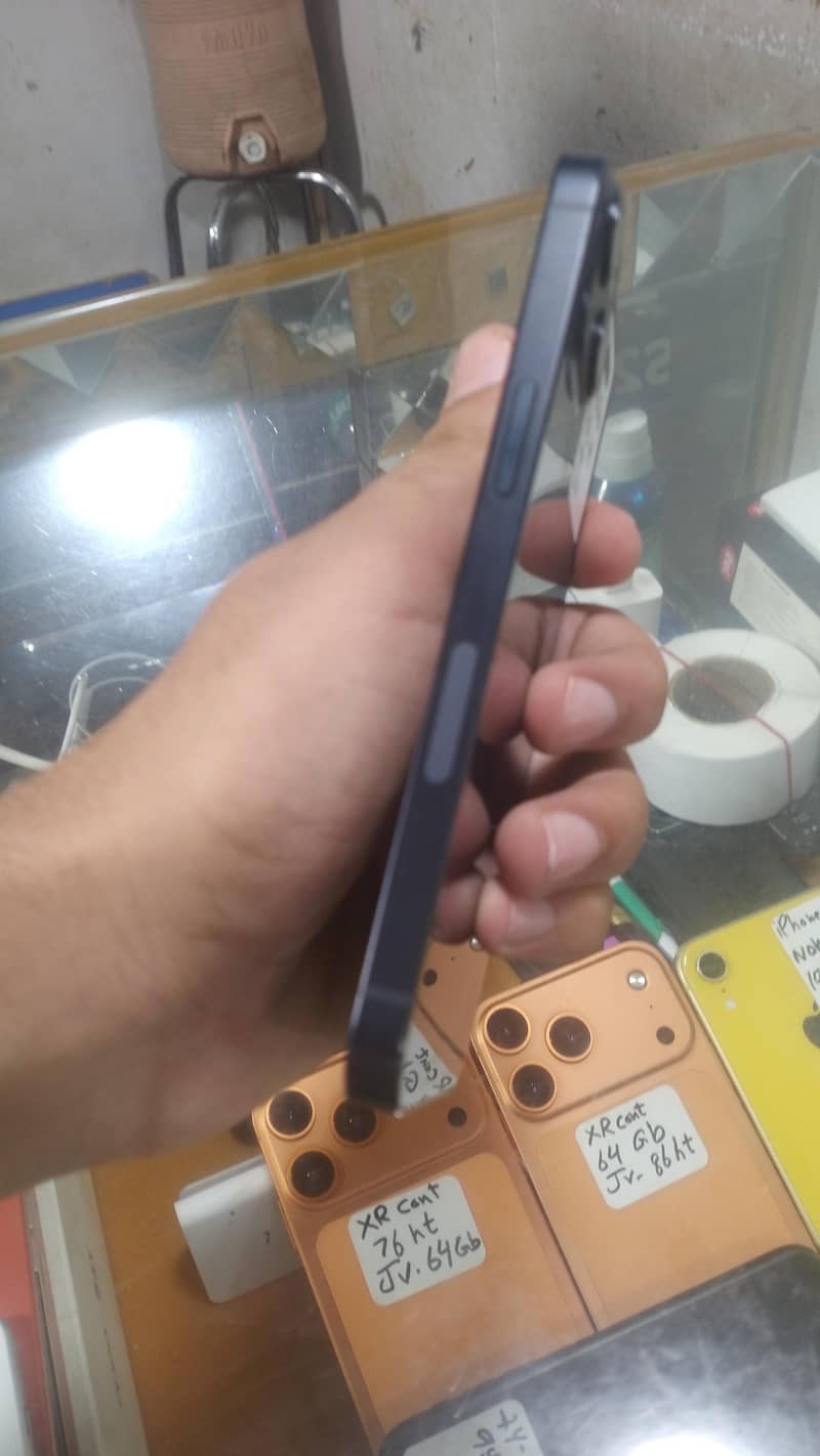Apple iPhone 13 3