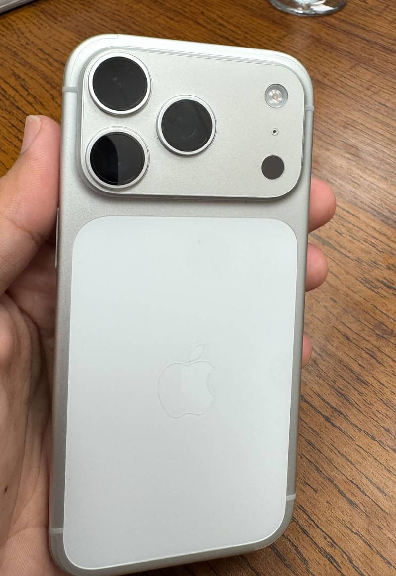 Iphone 17 pro 1