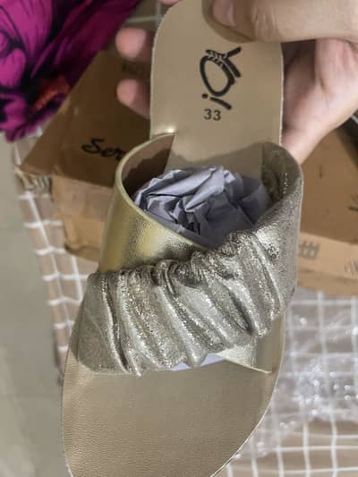 Golden chapal