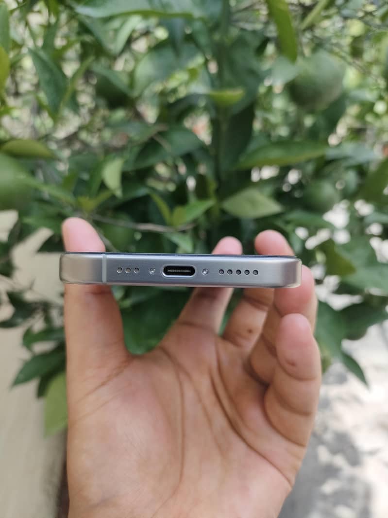 Apple iPhone 15 Pro 3