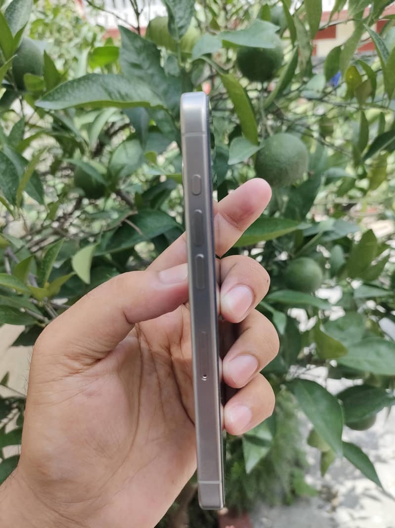 Apple iPhone 15 Pro 5