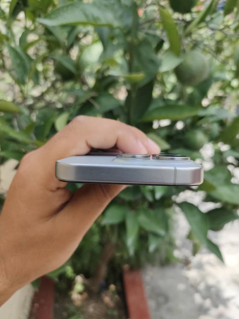 Apple iPhone 15 Pro 6