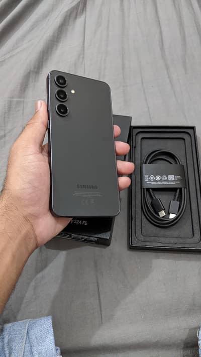 Samsung Galaxy S24 FE (8GB RAM / 256GB Storage) – Graphite