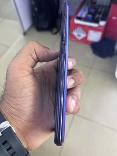 vivo y51 4/128 with box