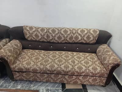 5 seater sofa set neat ,clean and comfortable