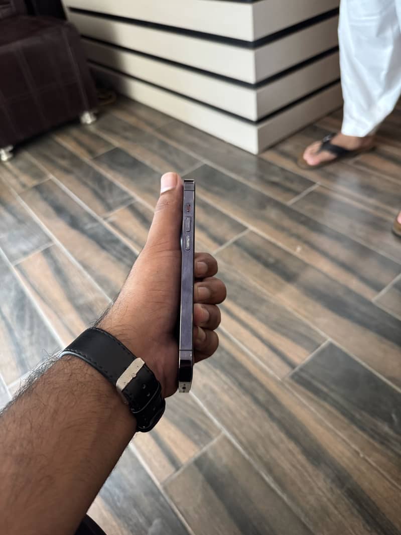 Apple iPhone 14 Pro 0