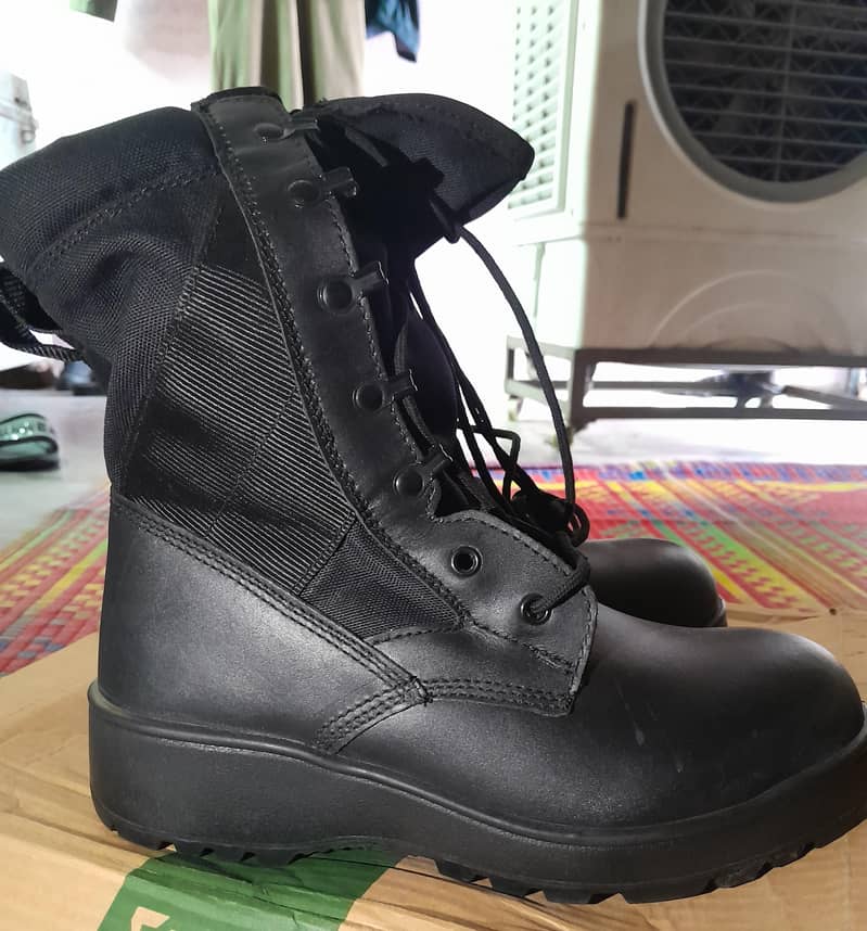 Boots (8L)size 0