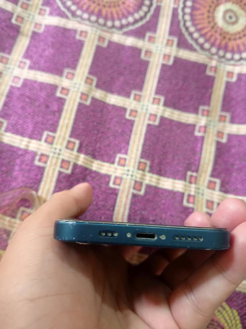 Apple iPhone 12 3