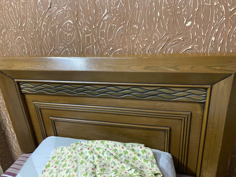 New condition single bed with side table 2