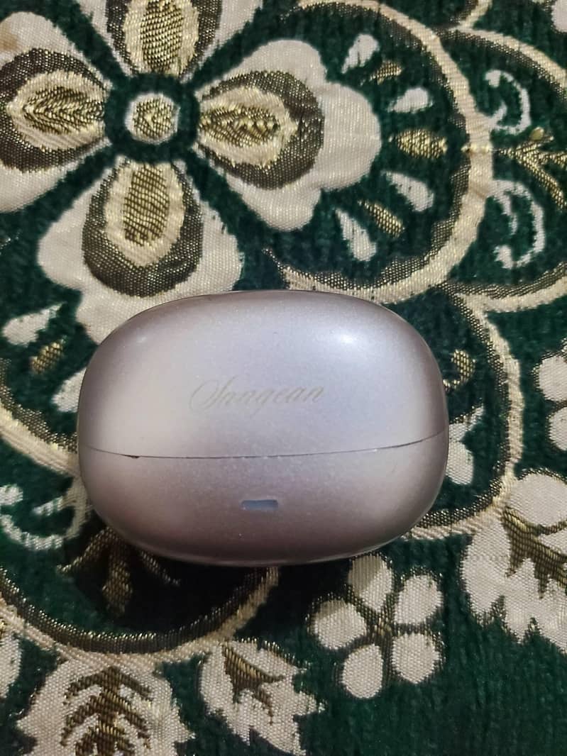 earbud 1