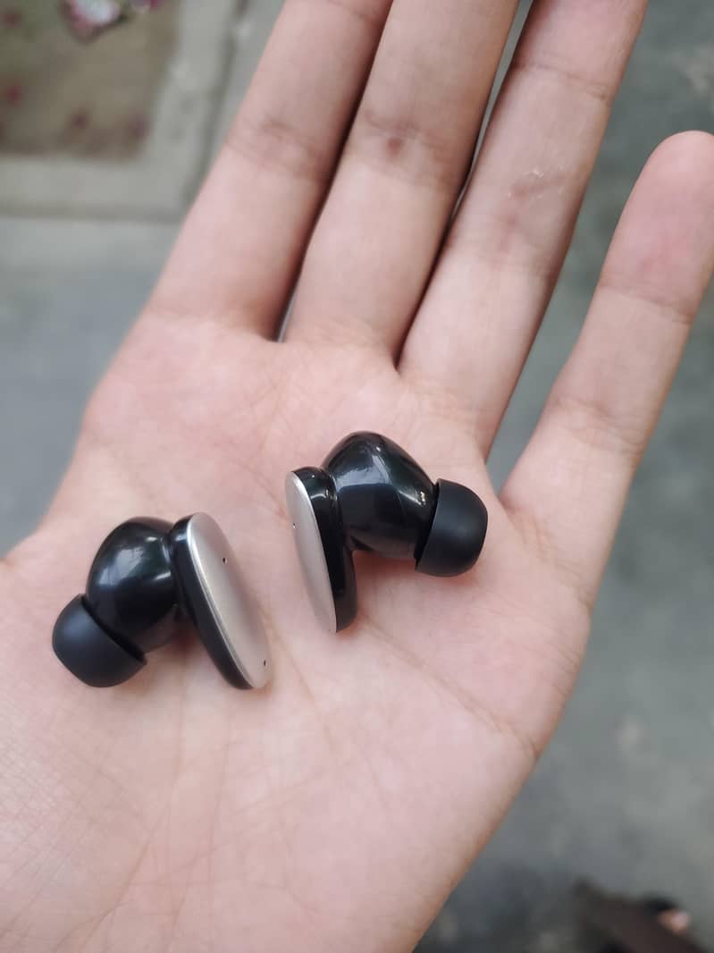 earbud 3