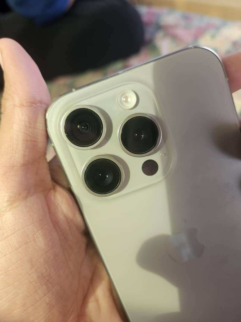 Apple iPhone 15 Pro 2