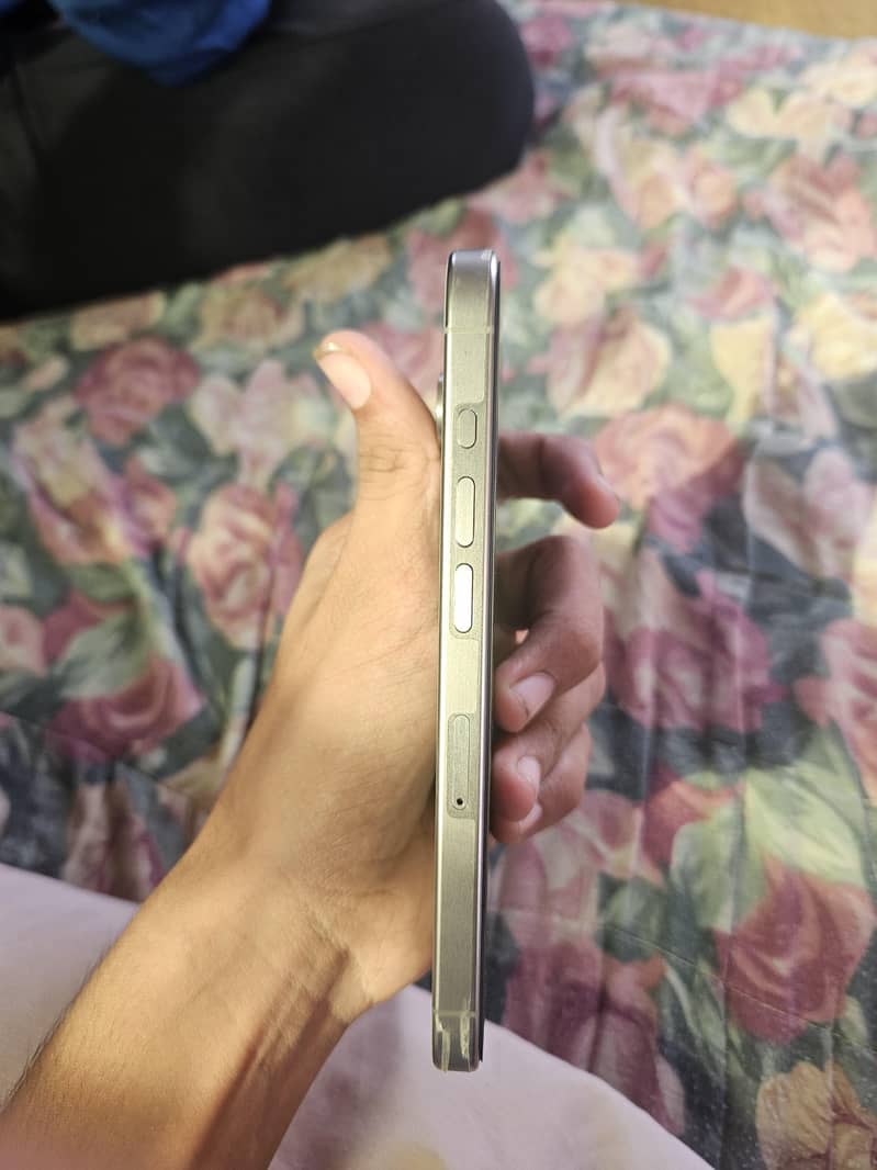 Apple iPhone 15 Pro 3