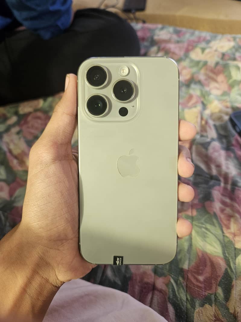 Apple iPhone 15 Pro 4