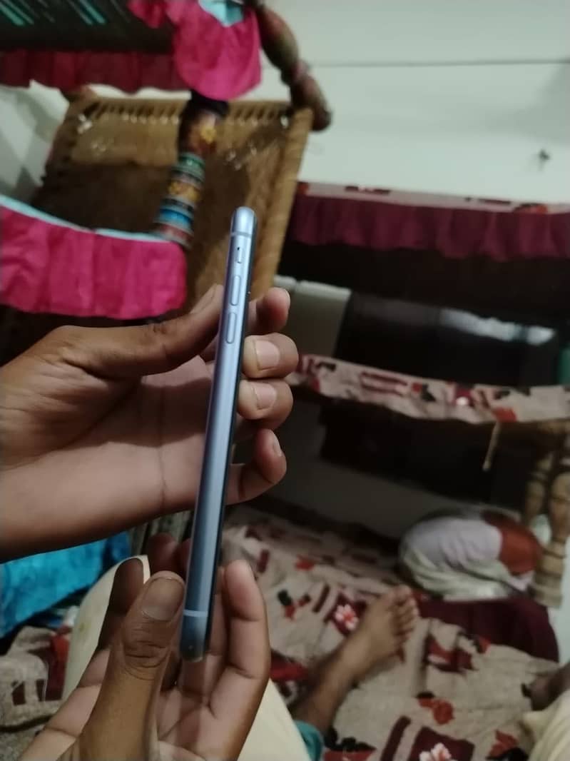 iPhone 11 3