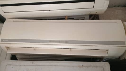 Gree 1.5 ton ac/ac split ac