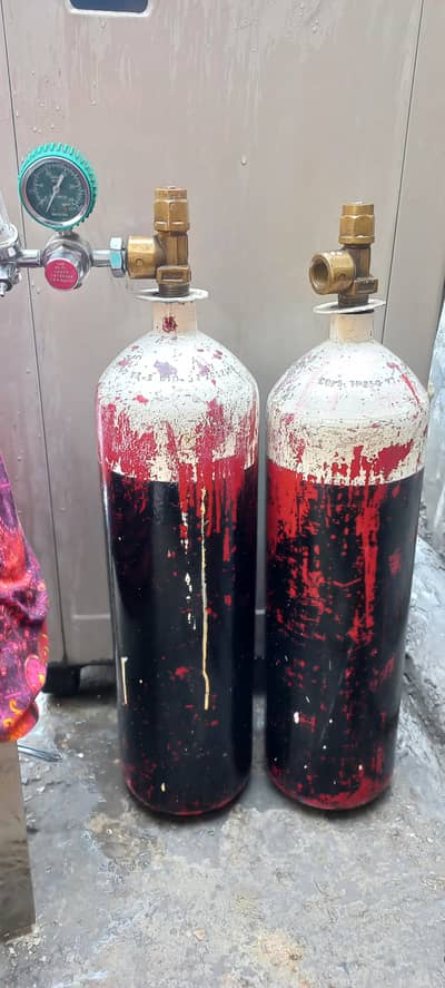 2 Oxygen Cylinders with Regulator – Leak Free