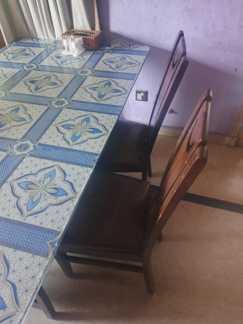 A DINNING Table 3