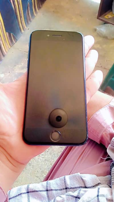 Apple iPhone SE