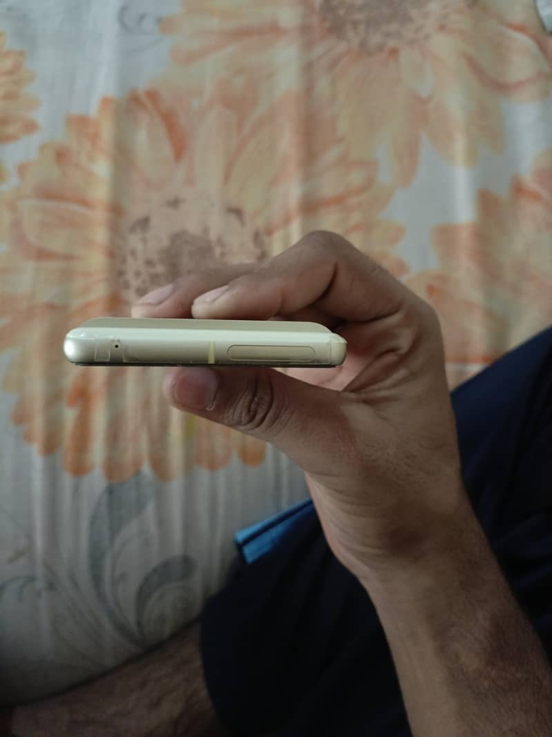 Google Pixel 7 4