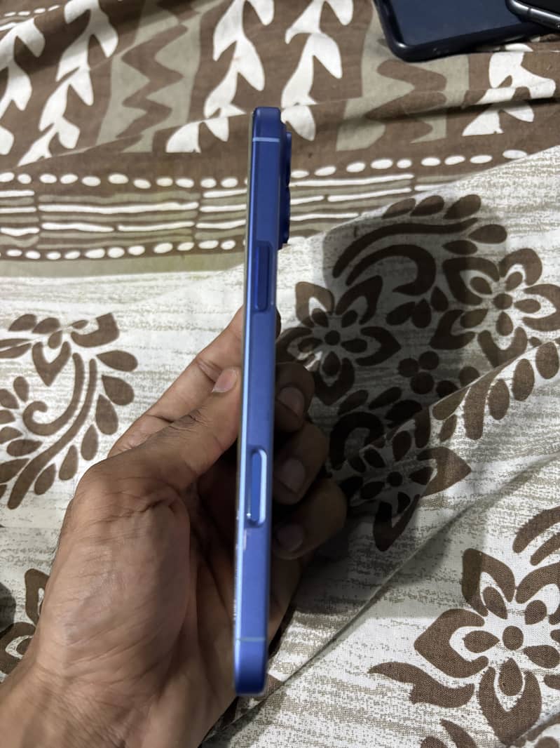 iPhone 16 plus 4